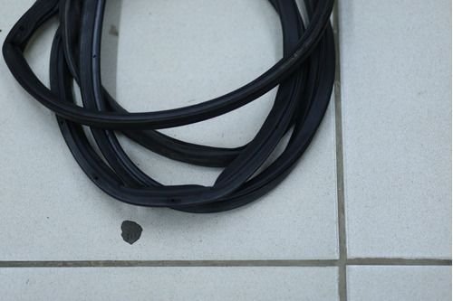 Borracha Da Porta Dianteira Esquerda Kia Carens 2008 Á 2012 Original Usado