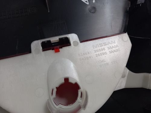 Break Light Luz De Freio Nissan Versa 2016 Á 2020 Original Usado