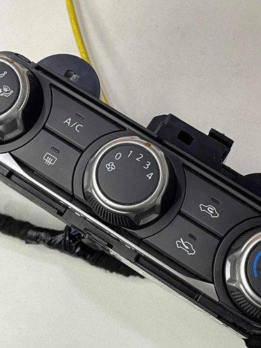 Comando De Ar Condicionado Nissan Kicks 2016 A 2022 Original Original Usado