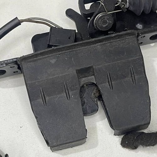 Fechadura Tampa Traseira Ford Fiesta Sedan 2003 A 2012 Original Usado