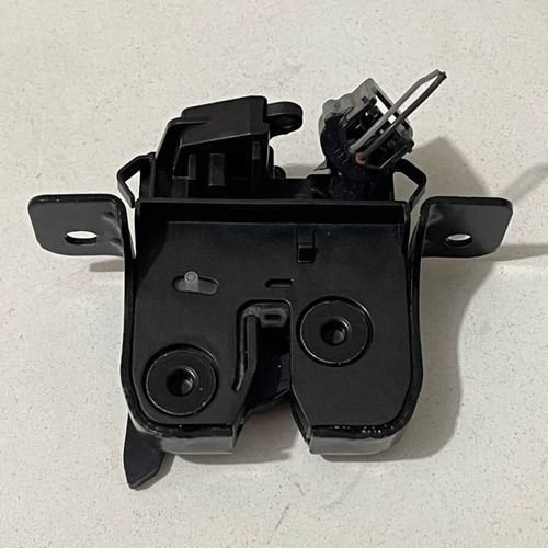 Fechadura Tampa Traseira Renault Sandero 2014 A 2018 Original Usado