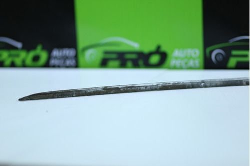 Friso Cromado Tampa Traseira Vw Voyage 2009 Á 2013 Original Usado