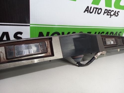 Friso Tampa Traseira Com Luz Placa Nissan Versa 2015 A 2020 Original Usado