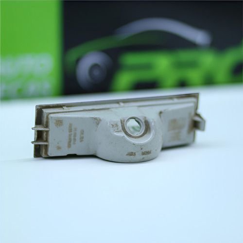 Lanterna Luz De Placa Chevrolet Onix 2013 A 2019 13526495 Original Usado