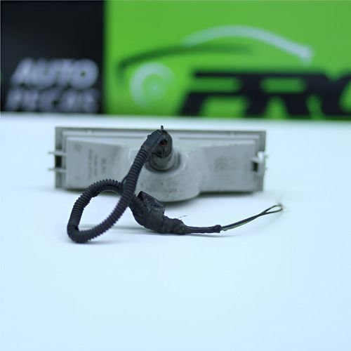 Lanterna Luz De Placa Gm Onix Prisma 2013 Á 2019  13526495 Original Usado