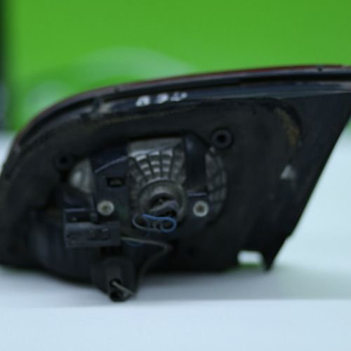 Lanterna Tampa Esquerda Fiat Siena Com Detalhe 2008 A 2012 Original Usado