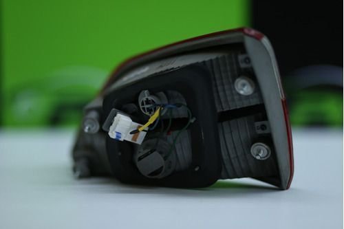 Lanterna Tampa Esquerda Hyundai Hb20 2015 924031s0 Original Usado