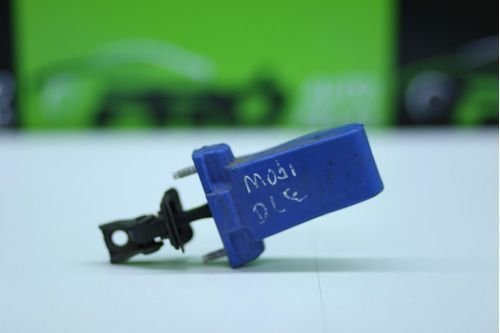 Limitador De Porta Dianteira Esquerda Fiat Mobi 2019 2020 Original Usado