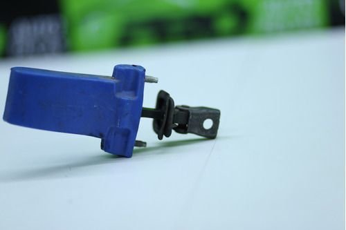 Limitador De Porta Dianteira Esquerda Fiat Mobi 2019 2020 Original Usado