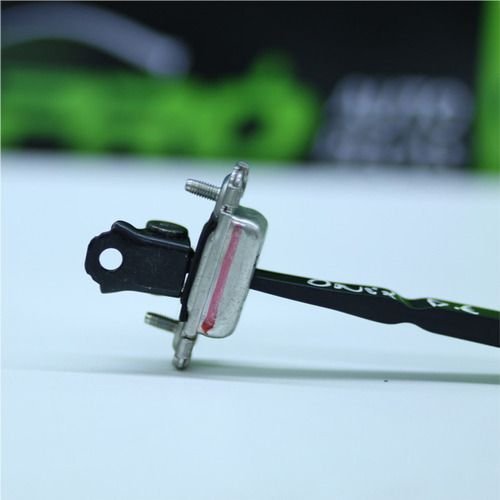 Limitador De Porta Dianteira Esquerda Gm Onix 2013 A 2019 Original Usado