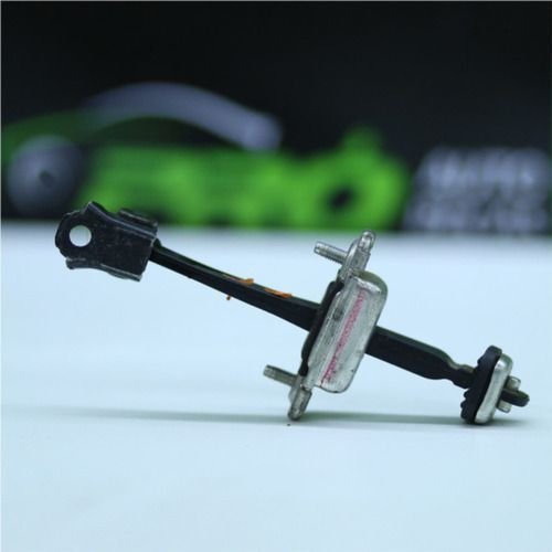 Limitador De Porta Dianteira Esquerda Gm Onix 2013 A 2020 Original Usado