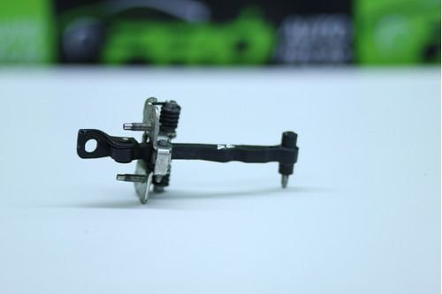 Limitador De Porta Dianteira Esquerda Renault Sandero 2016 Original Usado