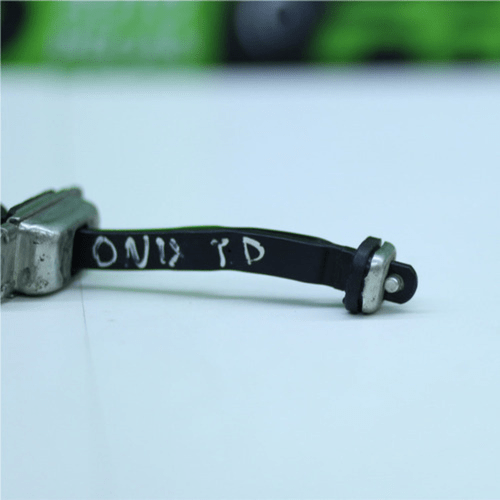 Limitador De Porta Traseira Direita Gm Onix 2013 A 2019 Original Usado
