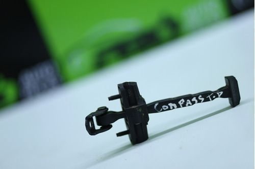 Limitador De Porta Traseira Direita Jeep Compass 2016 Á 2020 Original Usado