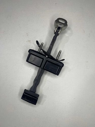 Limitador De Porta Traseira Esquerda Argo Cronos 2017 A 2021 Original Usado