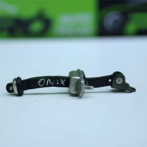 Limitador Porta Dianteira Esquerda Gm Onix 2013 Á 2019 Original Usado