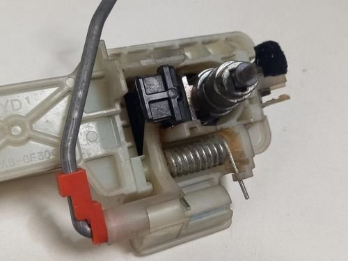 Maçaneta Externa Dianteira Esquerda Kia Cerato 2014/2019 Original Usado