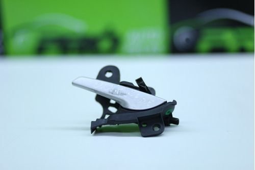 Maçaneta Interna Dianteira Esquerda Gm Onix Plus 2021 2022 Original Usado
