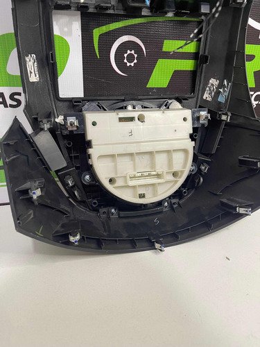 Moldura Central Painel Nissan Versa 2019 682609ke1a Original Usado