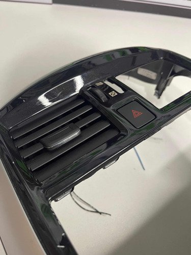 Moldura Central Painel Nissan Versa 2019 682609ke1a Original Usado
