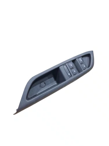 MOLDURA COMANDO BOTÃO PORTA DIANTEIRA GM ONIX 2013 A 2019 ESQUERDO ORIGINAL USADO