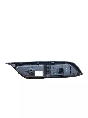 MOLDURA COMANDO BOTÃO PORTA DIANTEIRA GM ONIX 2013 A 2019 ESQUERDO ORIGINAL USADO