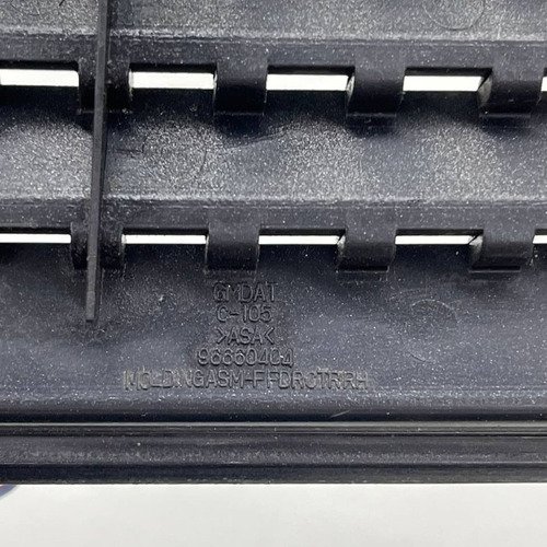 Moldura Paralama Direito Chevrolet Captiva 2009 A 2010 Original Usado
