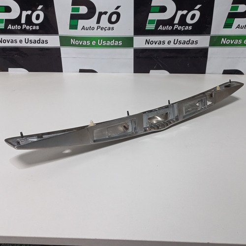 Moldura Tampa Traseira Nissan Versa 2012 Original 848109k0c Original Usado