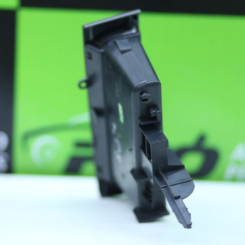 Porta Treco Peugeot 208 2012 a 2015 9670253577 Original Usado