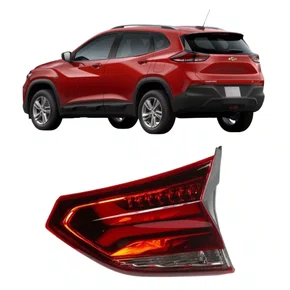 Lanterna Tampa Traseira GM Tracker 2020 a 2025 Com Led Direito