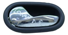 Maçaneta Interna Dianteira Esq Sandero Logan 2015 Á 2018 Original Usado