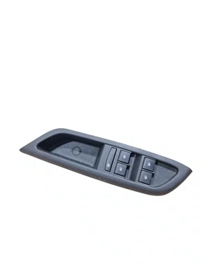 MOLDURA COMANDO BOTÃO PORTA DIANTEIRA GM ONIX 2013 A 2019 ESQUERDO ORIGINAL USADO